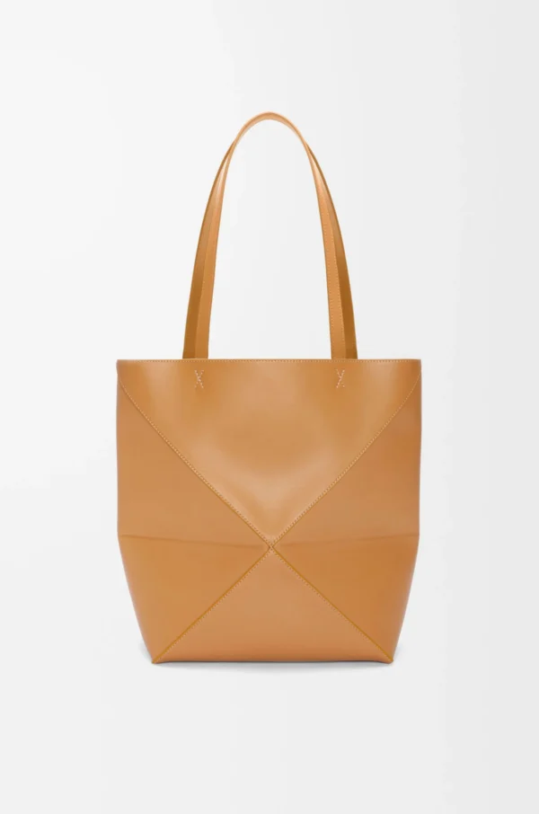 0a9a7646fa4f1e6e53fba62e0b9a6ea1-scaled-1.webp Medium Puzzle Fold tote in shiny calfskin