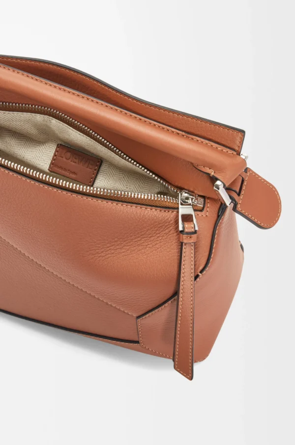 0d497519041562a281be588cefac970b-scaled-1.webp Small Puzzle Edge bag in classic calfskin