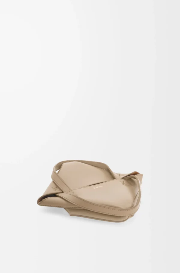 1b00b57c8f4480266b5ea3948c12c2dd-scaled-1.webp Mini Puzzle Fold tote in shiny calfskin