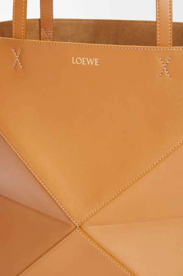 3770d4b03a3602f8971a3c6534a2364d-scaled-1.webp Medium Puzzle Fold tote in shiny calfskin