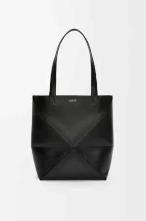 39a2f60ae82bbbceca1eb77e53de8587-scaled-1.webp Medium Puzzle Fold tote in shiny calfskin