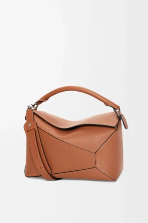 41b5bf7bf34b9877137b9e4acd209933-scaled-1.webp Medium Puzzle Edge bag in classic calfskin