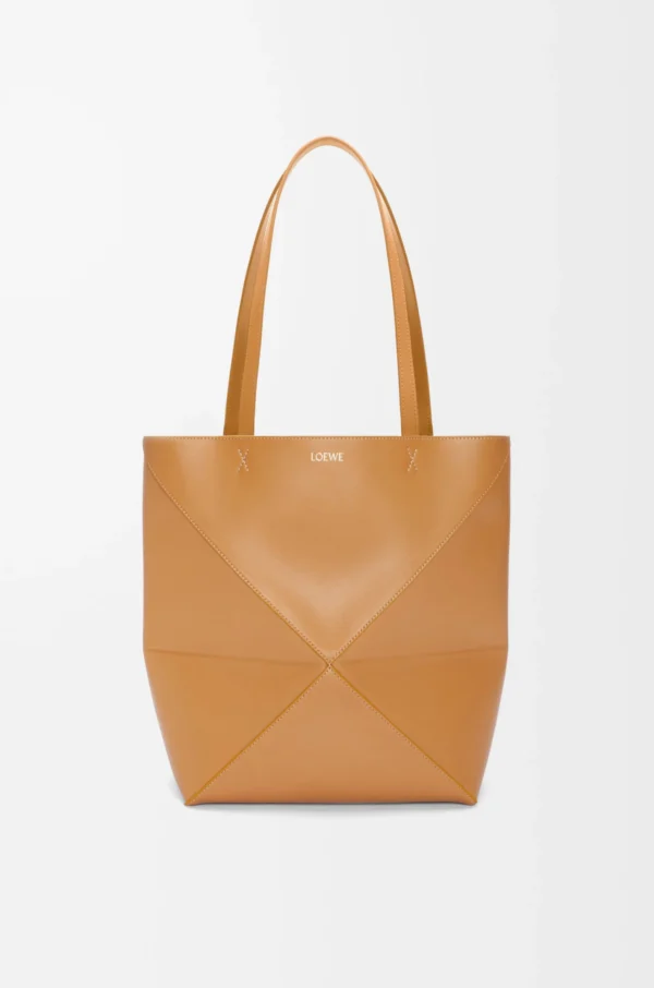 46cde76e5ac322d6b95dd6c3cc003701-scaled-1.webp Medium Puzzle Fold tote in shiny calfskin