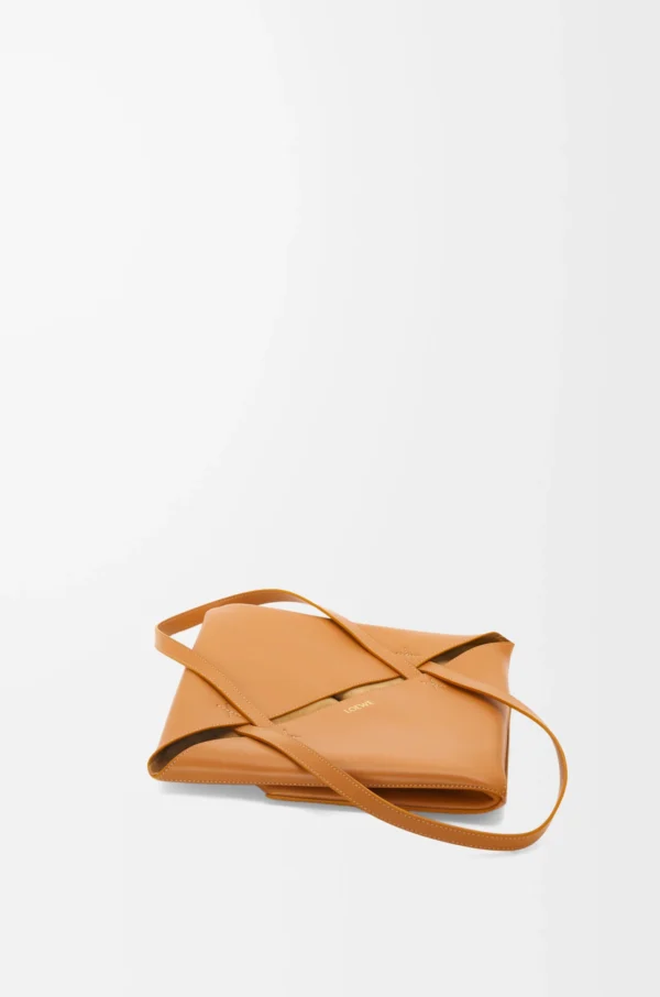 5d665e7cb39ac4155e77656810601391-scaled-1.webp Medium Puzzle Fold tote in shiny calfskin