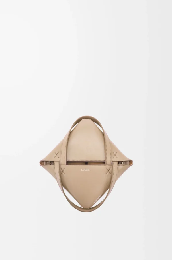 6713daa2581a015258e73c5d3756c253-scaled-1.webp Mini Puzzle Fold tote in shiny calfskin