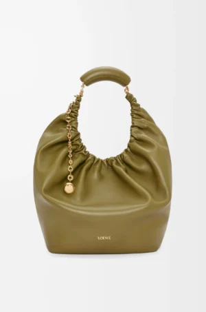 6e7a14590ae2bcce79b324bd539016ee-scaled-1.webp Medium Squeeze bag in mellow nappa lambskin