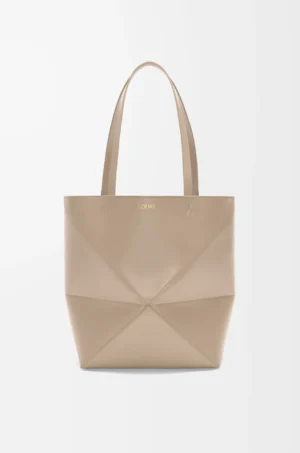 70abcc1500087ecca2033a5b0138748f-scaled-1.webp Medium Puzzle Fold tote in shiny calfskin