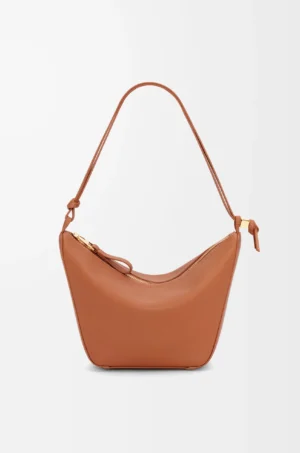 8dcd4fc22952d72ae74acde8f594367b-scaled-1.webp Mini Hammock hobo in classic calfskin