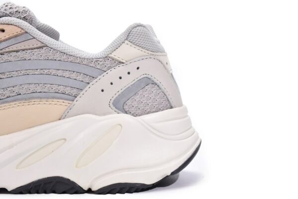 adidas Yeezy Boost 700 V2 Cream GY7924