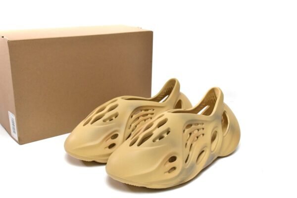 adidas_yeezy_foam_runner_desert_sand_gv6843_1834F5E234914.jpg adidas Yeezy Foam Runner Desert Sand GV6843