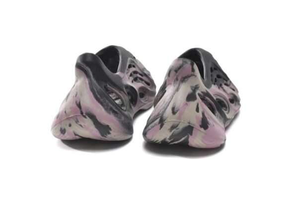 adidas_yeezy_foam_runner_mx_carbon_ig9562_17F9860D63914.jpg adidas Yeezy Foam Runner MX Carbon IG9562