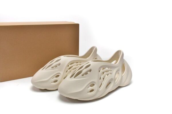 adidas_yeezy_foam_runner_sand_fy4567_1834F61AAD51D.jpg adidas Yeezy Foam Runner Sand FY4567