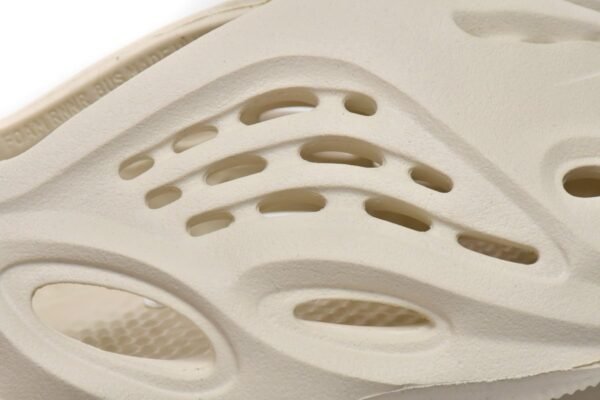 adidas_yeezy_foam_runner_sand_fy4567_1834F61BAF214.jpg adidas Yeezy Foam Runner Sand FY4567