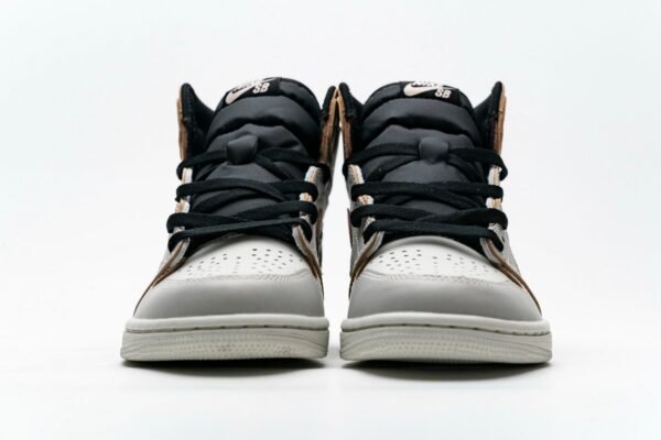 air_jordan_1_retro_high_og_defiant_sb_nyc_to_paris_cd6578_006_1789B22749C13.jpg Air Jordan 1 Retro High OG Defiant SB NYC to Paris CD6578-006