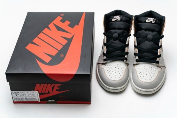 air_jordan_1_retro_high_og_defiant_sb_nyc_to_paris_cd6578_006_1789B228CB010.jpg Air Jordan 1 Retro High OG Defiant SB NYC to Paris CD6578-006