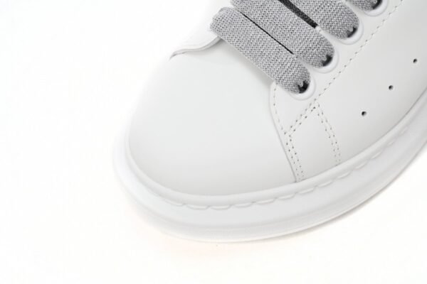 Alexander McQueen Sneaker Loose Drilling