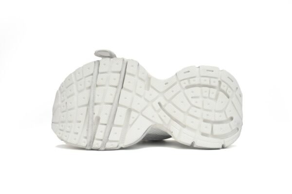 balenciaga_3xl_all_white_734731_w3xlr_0213_1A49F880B4811.jpg Balenciaga 3XL All White 734731 W3XLR 0213