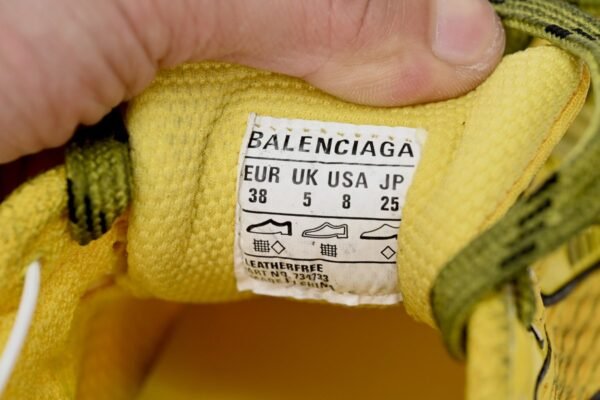 balenciaga_3xl_yellow_734734w3xl27010_1885D0BFCB711.jpg Balenciaga 3XL Yellow 734734W3XL27010