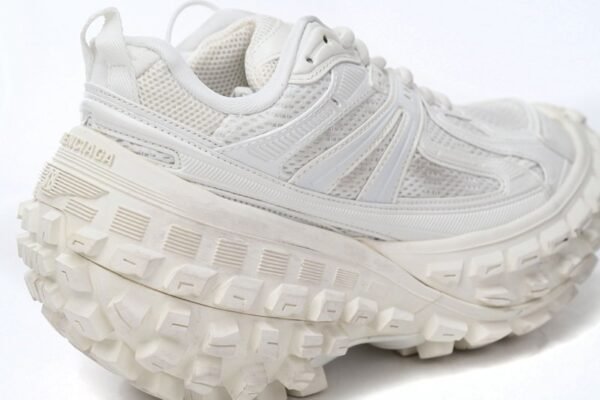 balenciaga_defender_all_white_685611_w1rb3_1201_1838C22F78014.jpg Balenciaga Defender All White 685611 W1RB3 1201