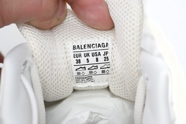 balenciaga_defender_all_white_685611_w1rb3_1201_1838C22FCFF1B.jpg Balenciaga Defender All White 685611 W1RB3 1201
