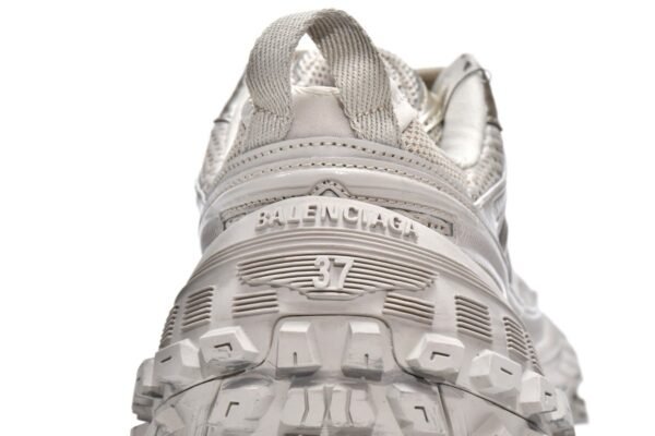 balenciaga_defender_beige_685611_w2ra6_9700_1838C0BE4C011.jpg Balenciaga Defender Beige 685611 W2RA6 9700