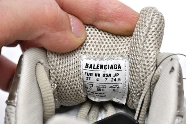 balenciaga_defender_beige_685611_w2ra6_9700_1838C0BE5C31C.jpg Balenciaga Defender Beige 685611 W2RA6 9700