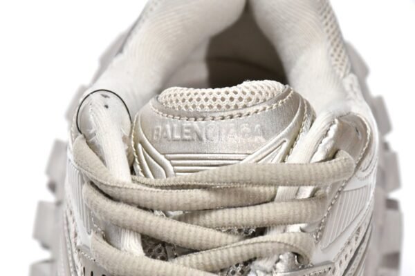 balenciaga_defender_beige_685611_w2ra6_9700_1838C0BFA5C1C.jpg Balenciaga Defender Beige 685611 W2RA6 9700