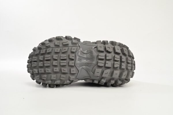 balenciaga_defender_black_gray_685611_w2ra6_3000__1940C3739D81F.jpg Balenciaga Defender Black Gray 685611 W2RA6 3000