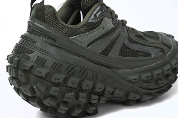 balenciaga_defender_blackish_green_685611_w2ra6_3000_1838C190C1D11.jpg Balenciaga Defender Blackish Green 685611 W2RA6 3000