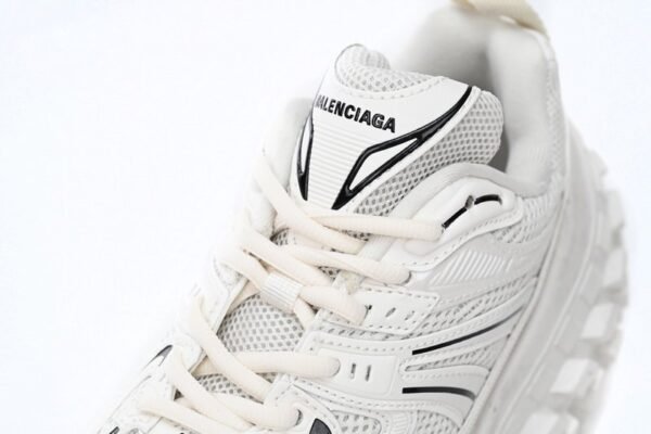Balenciaga Defender Off-White  685611 W2RAA 9110