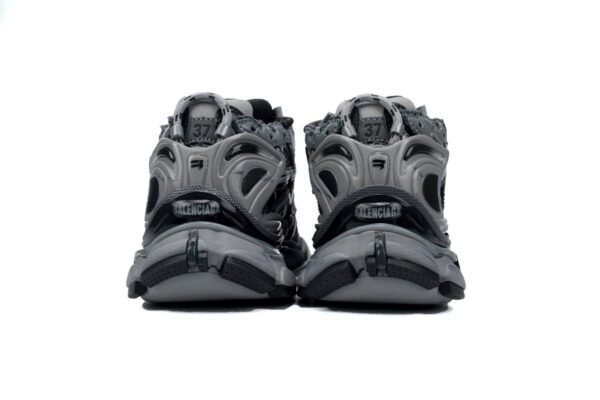 balenciaga_runner_all_black_gray_677402_w3rb2_1515_1AA18FC8D661D.jpg Balenciaga Runner All Black Gray 677402 W3RB2 1515