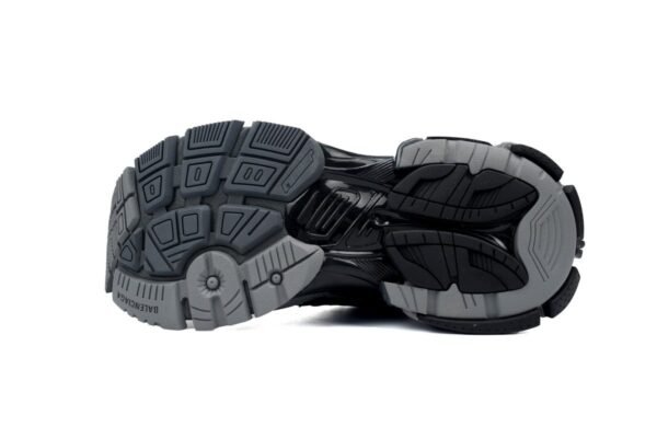 balenciaga_runner_all_black_gray_677402_w3rb2_1515_1AA18FC8DD115.jpg Balenciaga Runner All Black Gray 677402 W3RB2 1515