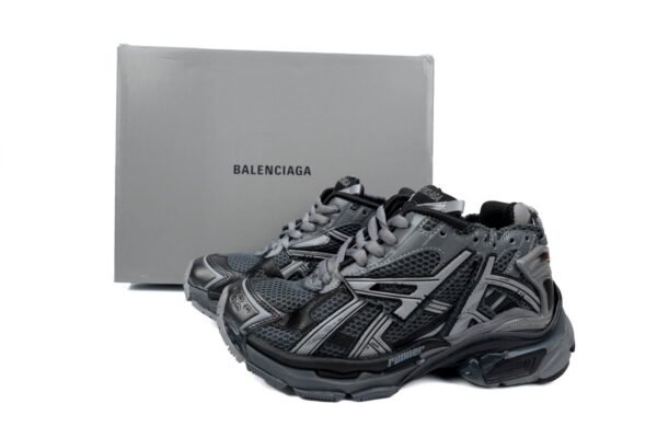 balenciaga_runner_all_black_gray_677402_w3rb2_1515_1AA18FC8F701F.jpg Balenciaga Runner All Black Gray 677402 W3RB2 1515