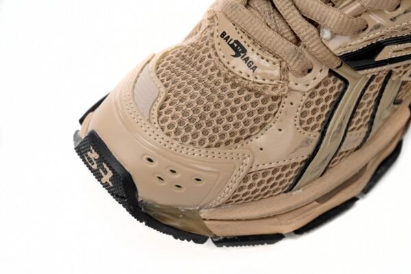 balenciaga_runner_dark_brown_677402_w1ra8_0125_1A748D21DC515.jpg Balenciaga Runner Dark Brown 677402 W1RA8 0125