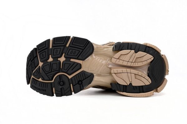 balenciaga_runner_dark_brown_677402_w1ra8_0125_1A748D2253F16.jpg Balenciaga Runner Dark Brown 677402 W1RA8 0125