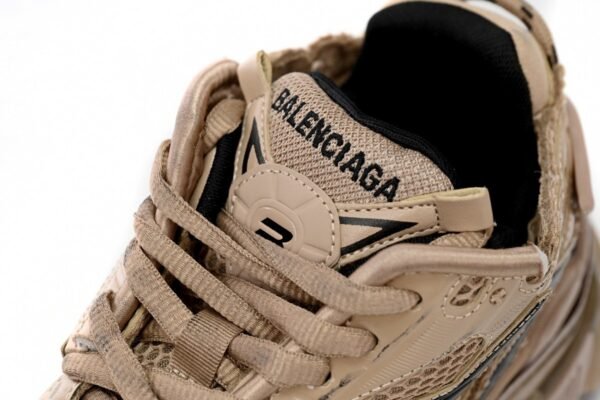 balenciaga_runner_dark_brown_677402_w1ra8_0125_1A748D230C716.jpg Balenciaga Runner Dark Brown 677402 W1RA8 0125