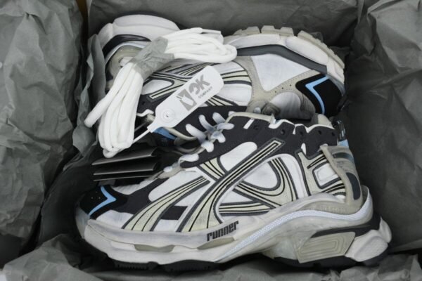 balenciaga_runner_sneaker_lan_bai_hei_772767_w3rny_0623_1CC8504BC3612.jpg Balenciaga Runner Sneaker Lan Bai Hei 772767 W3RNY 0623