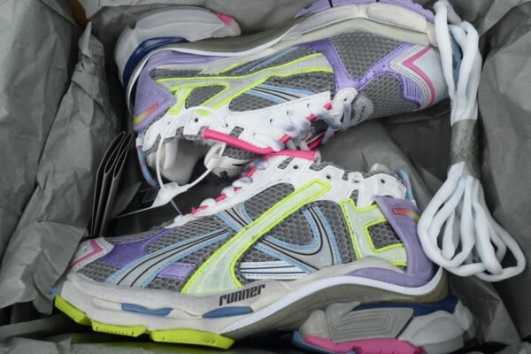 balenciaga_runner_sneaker_pink_blue_purple_772767_w3rny_0361_1CC8569BEF016.jpg Balenciaga Runner Sneaker Pink Blue Purple 772767 W3RNY 0361