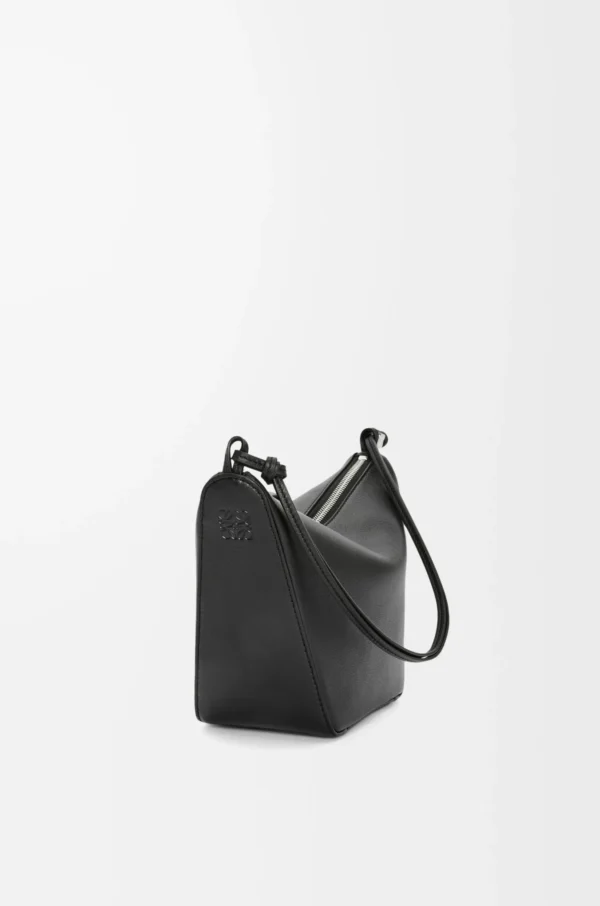 be8bfb779ca7d49a606a26049c7ae3d1-scaled-1.webp Mini Hammock hobo in classic calfskin
