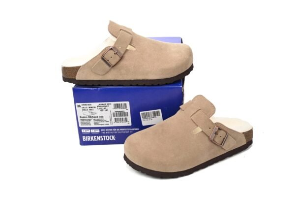 birkenstock_boston_shearling_coin_suede_stone_6745673_19B839720721B-scaled-1.jpg Birkenstock Boston Shearling Coin Suede Stone 6745673