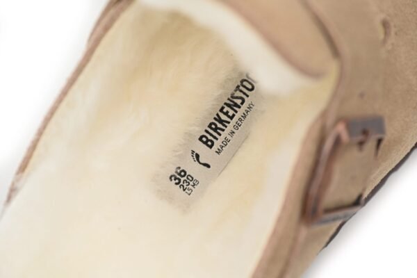 birkenstock_boston_shearling_coin_suede_stone_6745673_19B839818A318-scaled-1.jpg Birkenstock Boston Shearling Coin Suede Stone 6745673