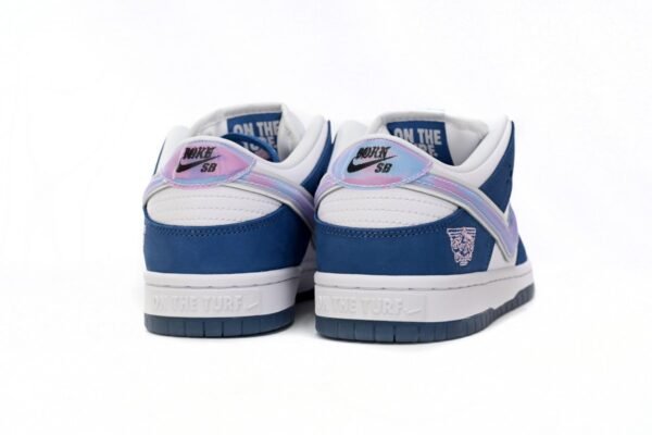 born_x_raised_x_nike_sb_dunk_low_blue_white_fn7819_400_18C2968E11F18.jpg Born x Raised x Nike SB Dunk Low Blue White FN7819-400