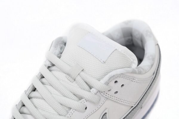 CONCEPTS × Nike Dunk SB Low White Lobster FD8776-100