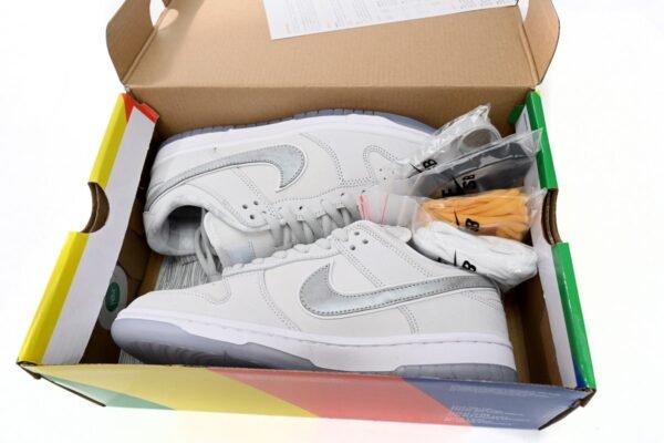 CONCEPTS × Nike Dunk SB Low White Lobster FD8776-100