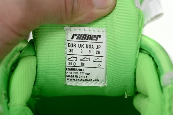 copy_of_balenciaga_runner_white_orange_677402_w1rb2_2115_19B73F3003F1B.jpg Balenciaga Runner White Green 677402 W3RBM 3590