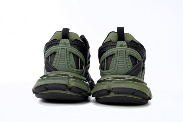 copy_of_balenciaga_track_2_sneaker_chameleon_568615_w2ma1_5610_1898362CDF718.jpg Balenciaga Track 2 Sneaker Military Black 568614 W3AE1 2311
