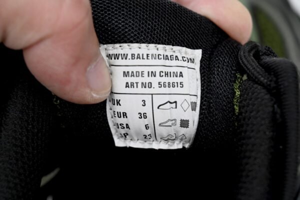 copy_of_balenciaga_track_2_sneaker_chameleon_568615_w2ma1_5610_1898362CE971B.jpg Balenciaga Track 2 Sneaker Military Black 568614 W3AE1 2311