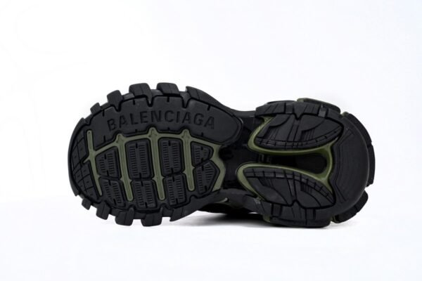 copy_of_balenciaga_track_2_sneaker_chameleon_568615_w2ma1_5610_1898362D6931F.jpg Balenciaga Track 2 Sneaker Military Black 568614 W3AE1 2311