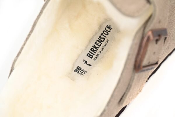 copy_of_birkenstock_london_shearling_kith_faded_beige_e14d010n6l_19918DCD07515-scaled-1.jpg Birkenstock Boston Shearling Coin Suede Beige E14T002N6L