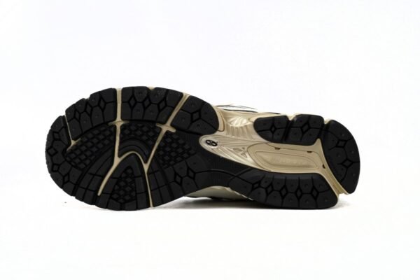copy_of_new_balance_1906r__refined_future__m1906dd_186C499EC6B1D.jpg NEW BALANCE Greyish Red M1906RR